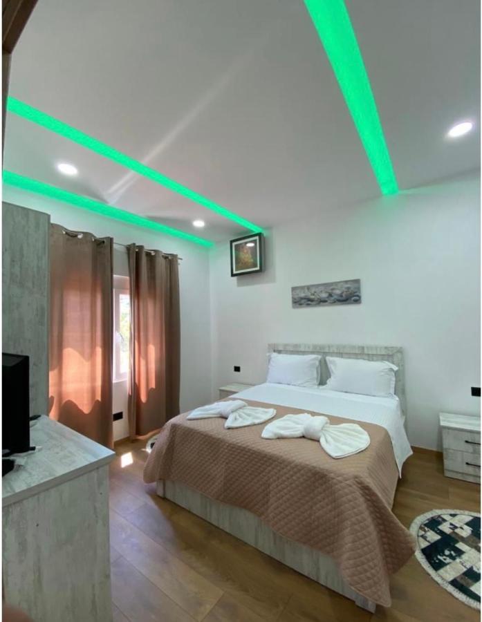 Lundra Hotel Gramsh Екстериор снимка